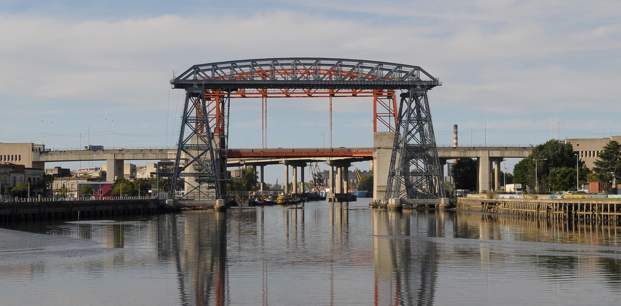 Otro capítulo en la novela del puente transbordador de La Boca: quieren que este año funcione los fines de semana