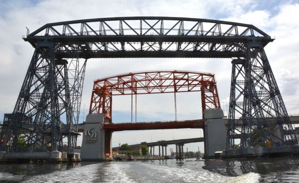 Coloso de hierro: El transbordador que une La Boca y Avellaneda volvió