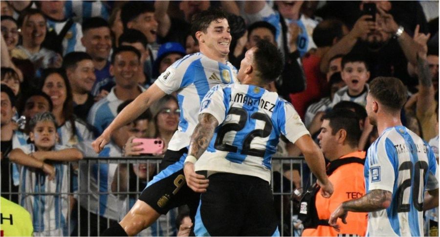Lautaro Martínez y Julián Alvarez