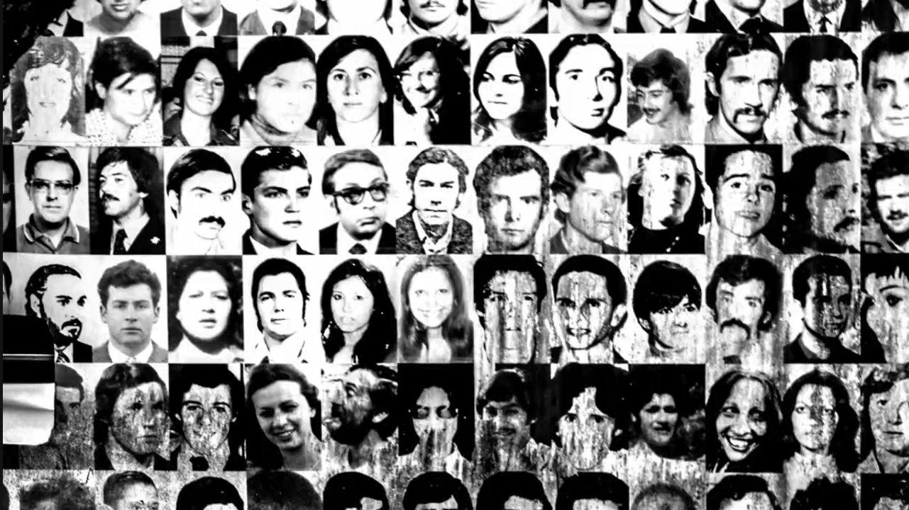 Fotografía de manifestación por desaparecidos en la dictadura argentina