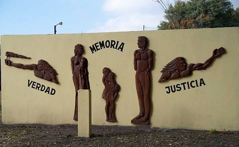 Pintura al óleo manos con pañuelos en los dedos